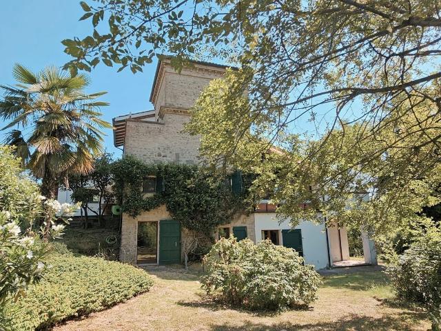 Case e ville in vendita di 756 m² in Via Porrettana, 176