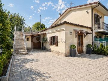 Case e ville in vendita di 75 m² in Via Cimate