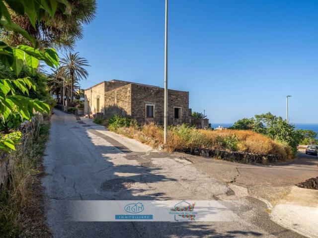 Case e ville in vendita di 75 m² in Via Conitro, 53
