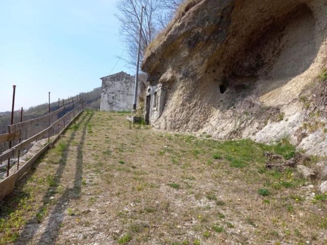 Case e ville in vendita di 75 m² in Via Grotte del Caglieron, 26