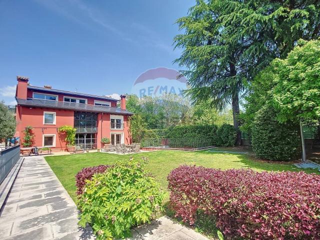 Case e ville in vendita di 760 m²