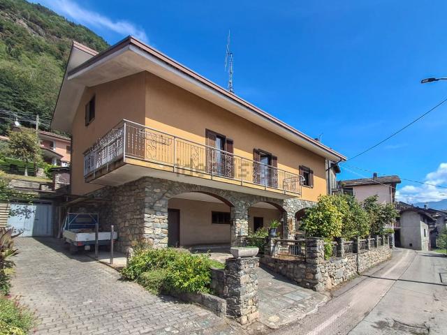 Case e ville in vendita di 760 m² in Via Civetta