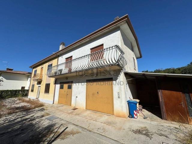 Case e ville in vendita di 760 m² in Via Feltrina Sud
