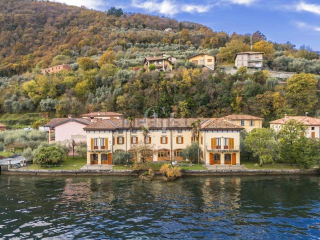Case e ville in vendita di 760 m² in Località Carzano, 30