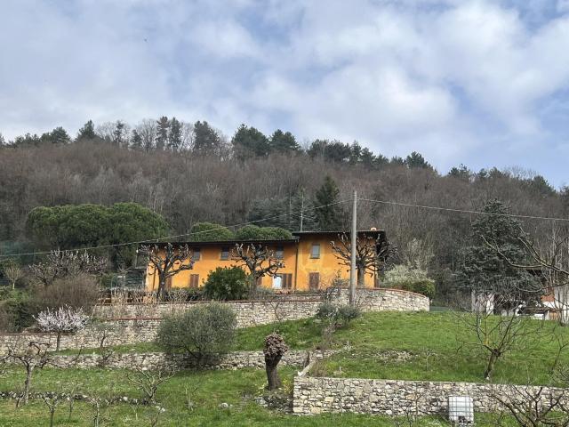 Case e ville in vendita di 761 m² in Via Perani, 3