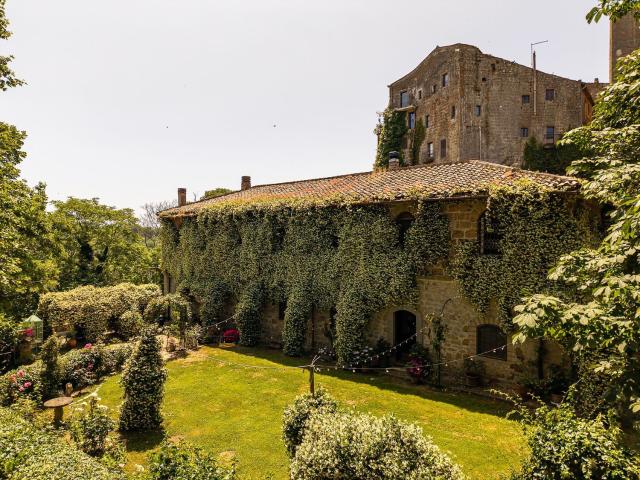 Case e ville in vendita di 762 m² in Via Teverina, 571