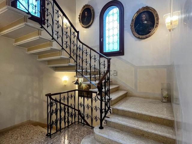 Case e ville in vendita di 764 m²