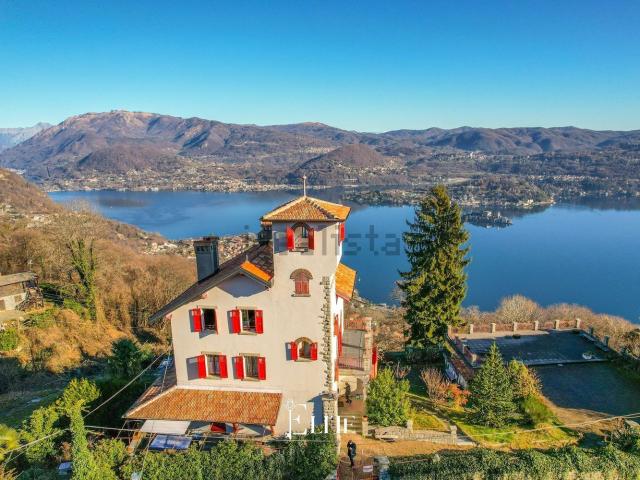 Case e ville in vendita di 765 m² in Via Santuario, 23