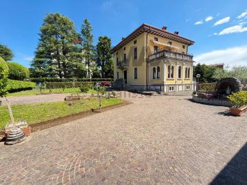 Case e ville in vendita di 766 m² in Viale Italia, 18