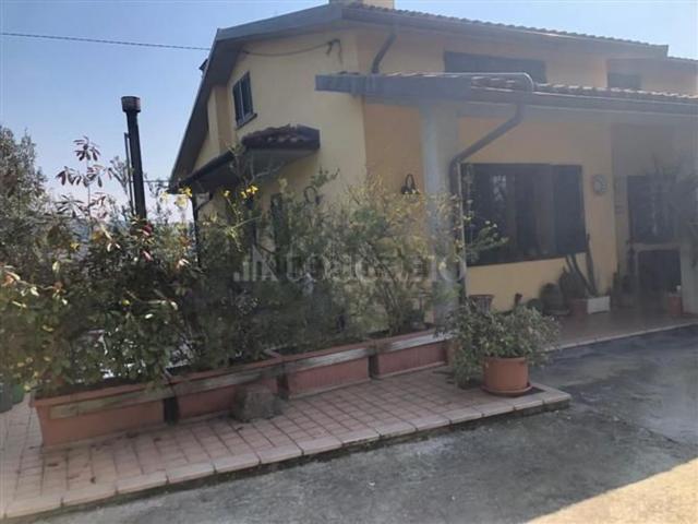Case e ville in vendita di 76 m² in Via di Capalle