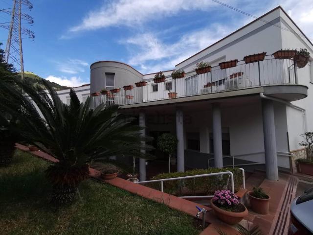 Case e ville in vendita di 770 m² in Via Carlo Levi, 11
