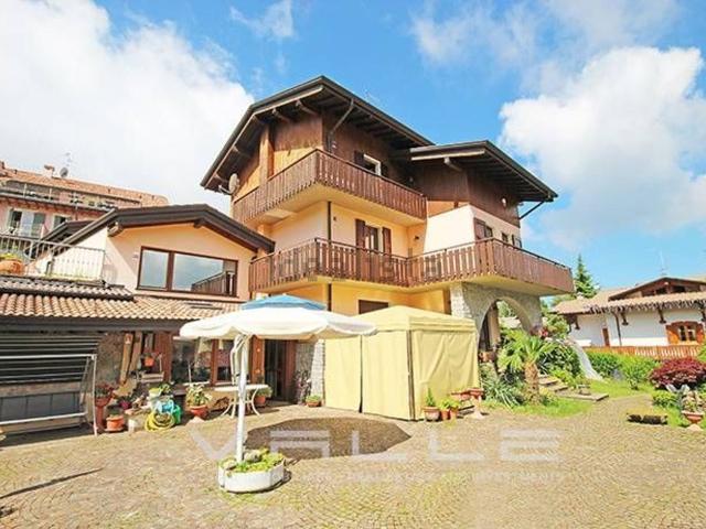 Case e ville in vendita di 770 m² in Via Vulcano