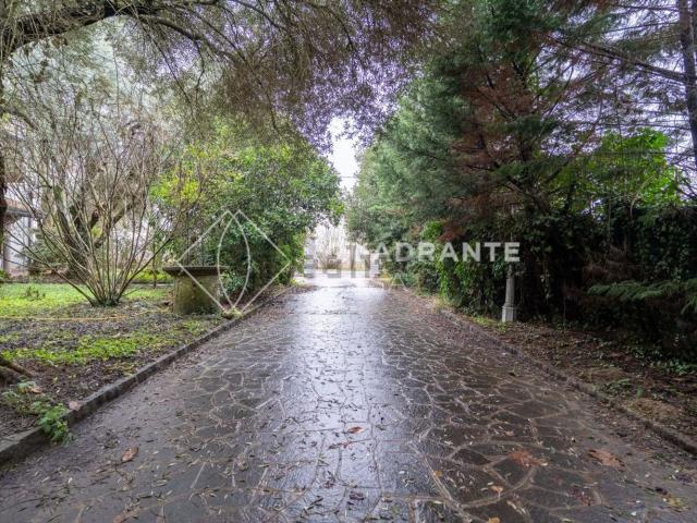 Case e ville in vendita di 771 m² in Via Ceresara