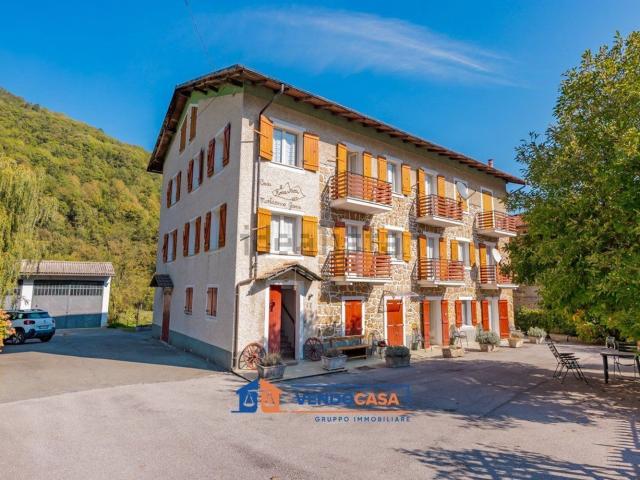 Case e ville in vendita di 772 m² in Via Mistral, 34