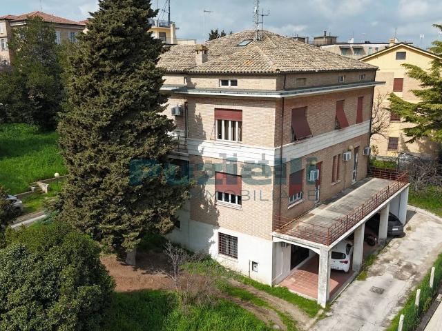 Case e ville in vendita di 773 m² in Via dell Annunziata, 4