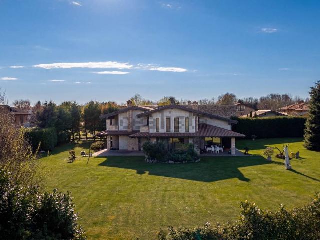 Case e ville in vendita di 775 m² in Via Casolini