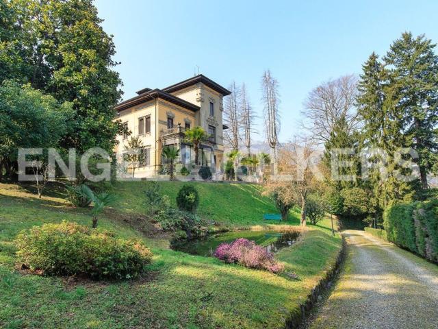 Case e ville in vendita di 776 m² in Via Privata Bono Lamberti, 4