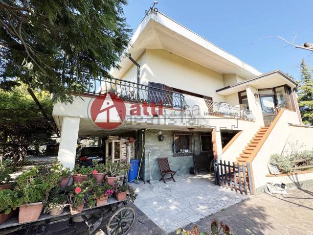 Case e ville in vendita di 778 m²