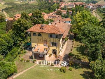Case e ville in vendita di 780 m² in Via Francesco Baracca