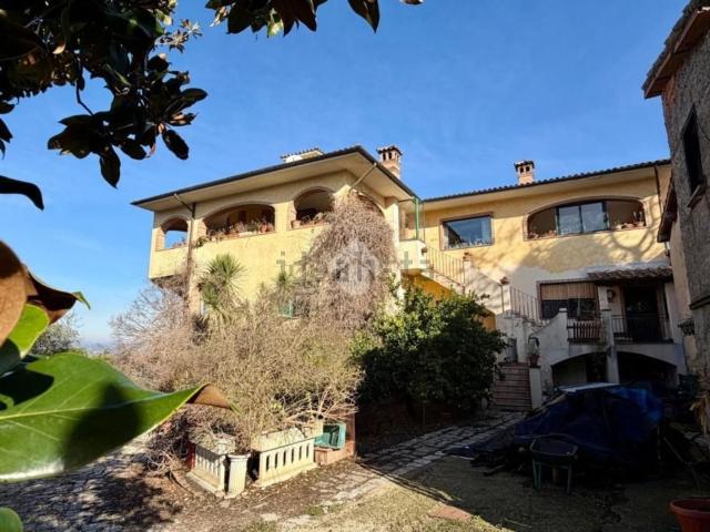 Case e ville in vendita di 780 m² in Via Tenerello, 13
