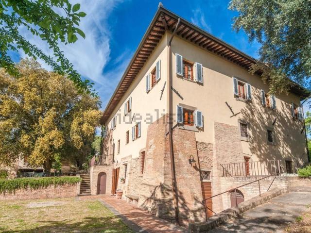 Case e ville in vendita di 780 m² in Via Volterrana