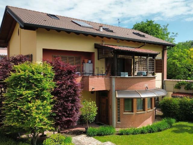 Case e ville in vendita di 781 m² in Via IV Novembre