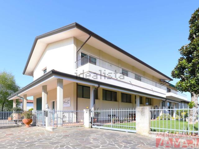 Case e ville in vendita di 790 m² in Via Antelao, 3