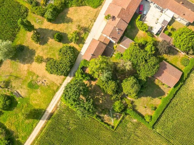 Case e ville in vendita di 790 m² in Via Nino Costa, 15