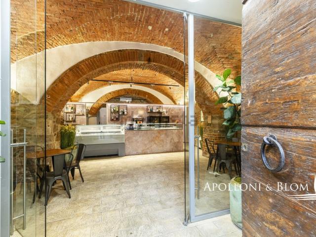 Case e ville in vendita di 792 m² in Via Achille Grandi, 2