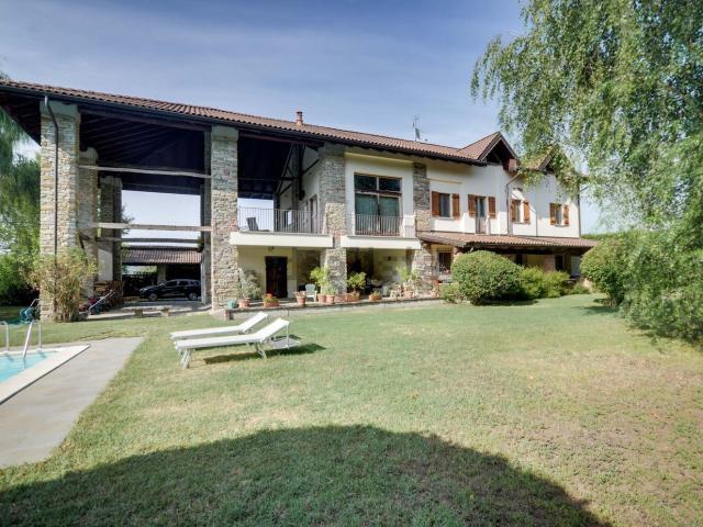 Case e ville in vendita di 792 m² in Strada Comunale di Mogliapane, 46