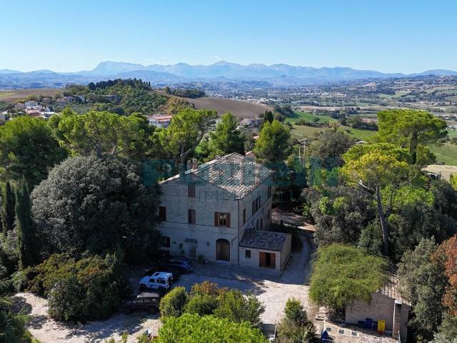 Case e ville in vendita di 795 m² in Contrada San Girolamo, 165