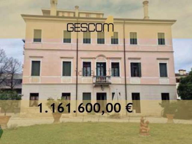 Case e ville in vendita di 797 m² in Corso Mazzini Giuseppe