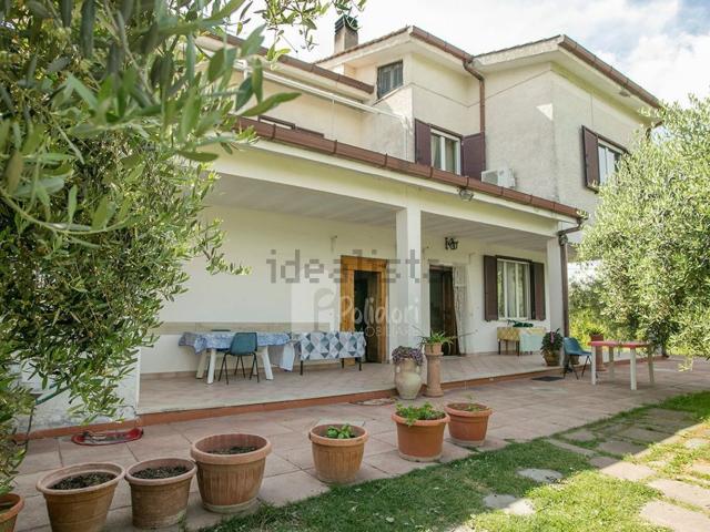 Case e ville in vendita di 800 m²