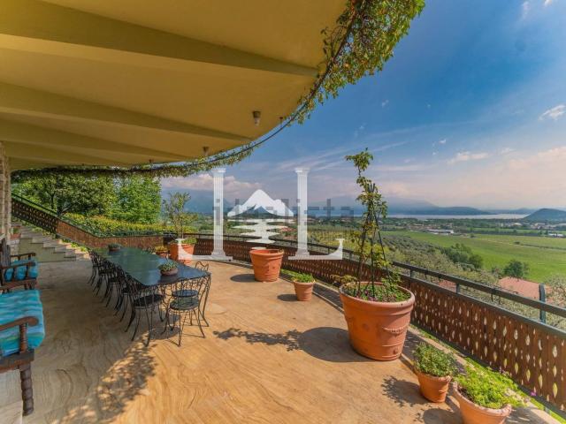 Case e ville in vendita di 800 m²