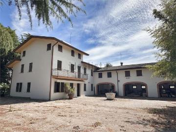 Case e ville in vendita di 800 m²