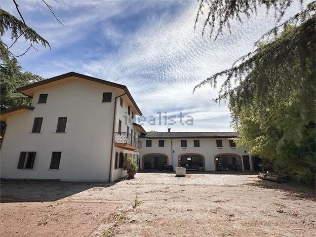 Case e ville in vendita di 800 m²