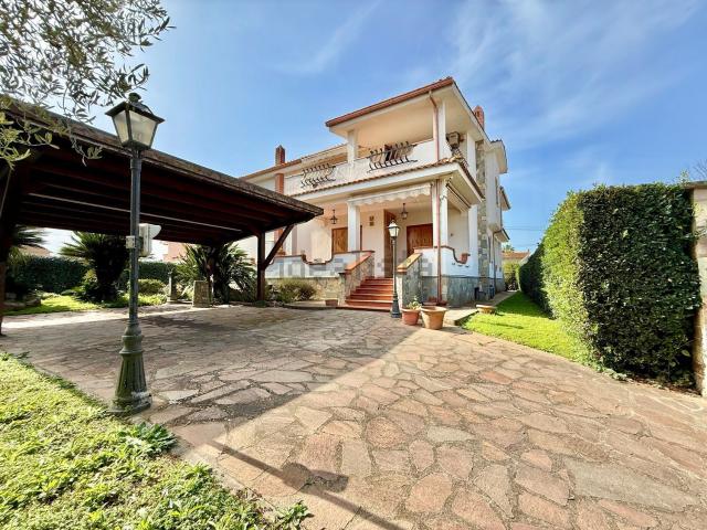 Case e ville in vendita di 800 m² in Via Arenzano, 70