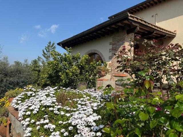 Case e ville in vendita di 800 m² in Via Barbugiana