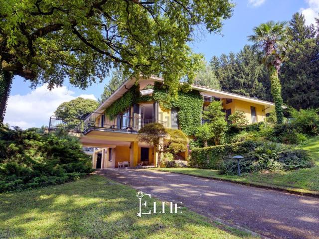 Case e ville in vendita di 800 m² in Via Belvedere, 13