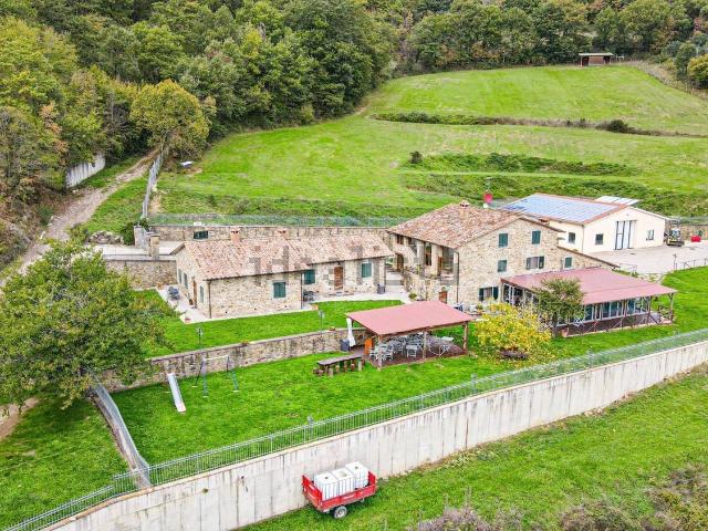 Case e ville in vendita di 800 m² in Via della Montagna