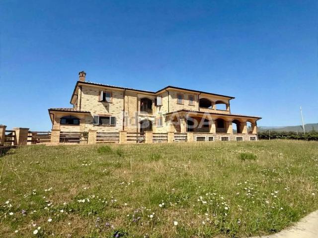 Case e ville in vendita di 800 m² in Via delle Mole