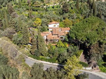 Case e ville in vendita di 800 m² in Via delle Sezioni