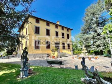 Case e ville in vendita di 800 m² in Via Fregionaia