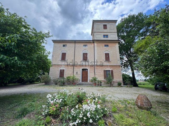 Case e ville in vendita di 800 m² in Via Modena, 149