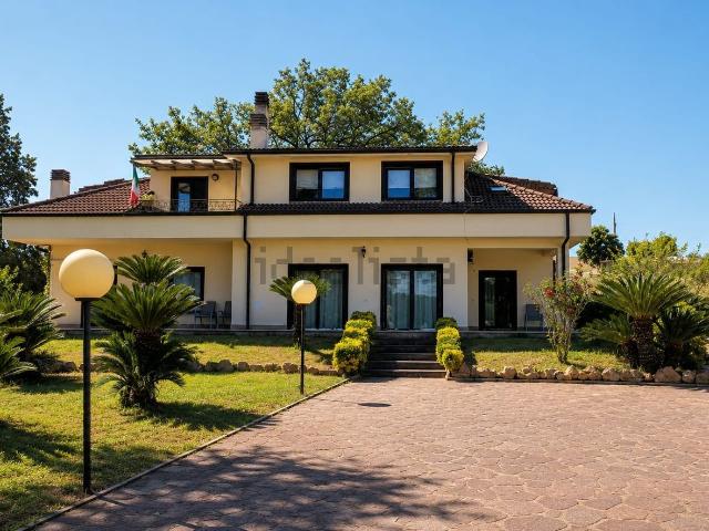 Case e ville in vendita di 800 m² in Via Salvatoretto, 182