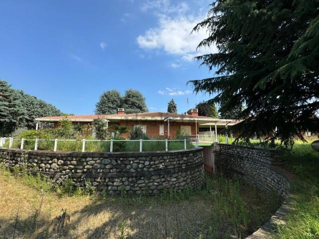 Case e ville in vendita di 800 m² in Via Val Pellice