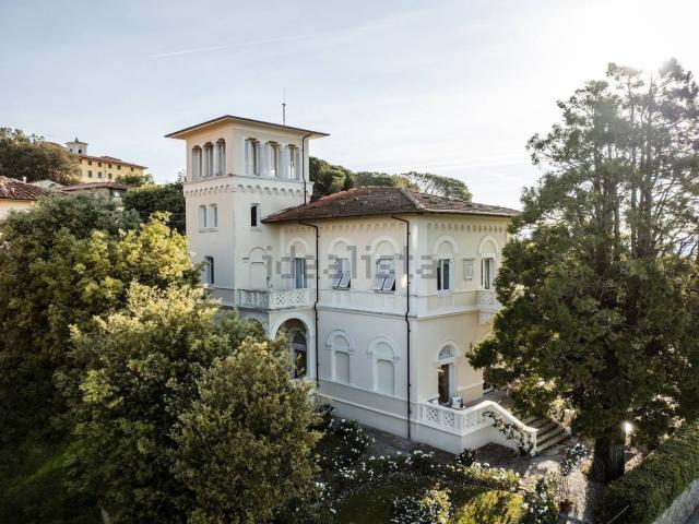 Case e ville in vendita di 800 m² in Via Vittorio Veneto