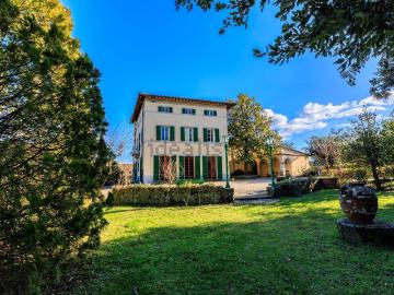Case e ville in vendita di 800 m² in Via XXV Aprile
