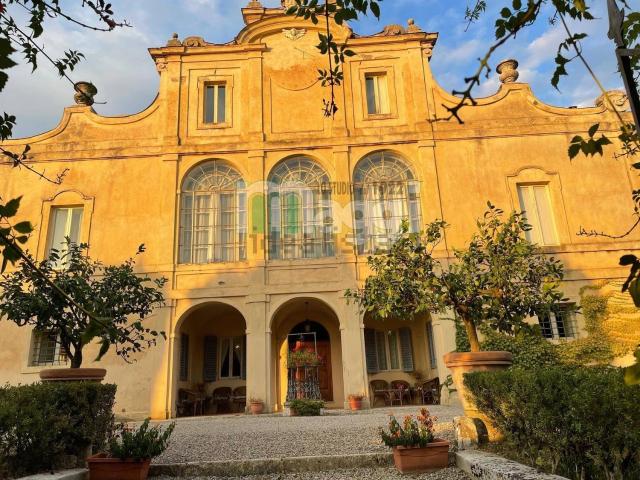 Case e ville in vendita di 800 m² in Strada di Scacciapensieri