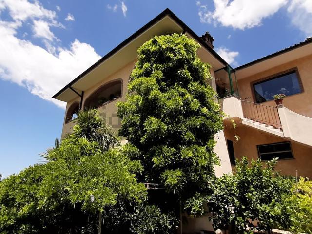 Case e ville in vendita di 801 m² in Via Tenerello, 13